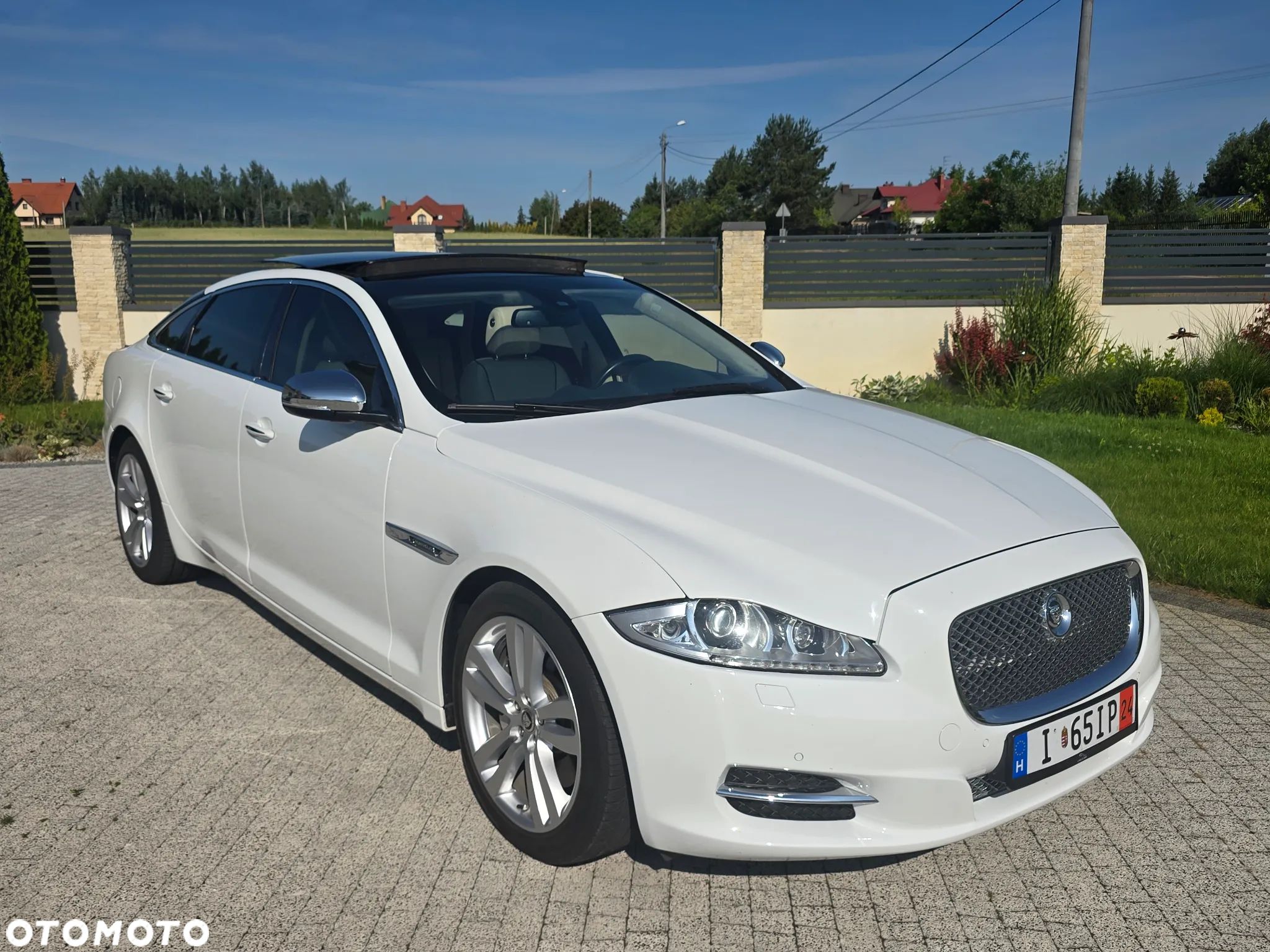 Jaguar XJ 5.0 V8 LWB Portfolio - 1