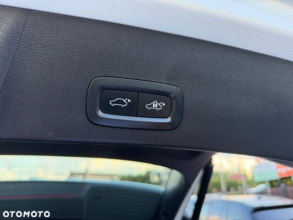 Volvo XC 40 T5 Plug-In Hybrid Core - 17