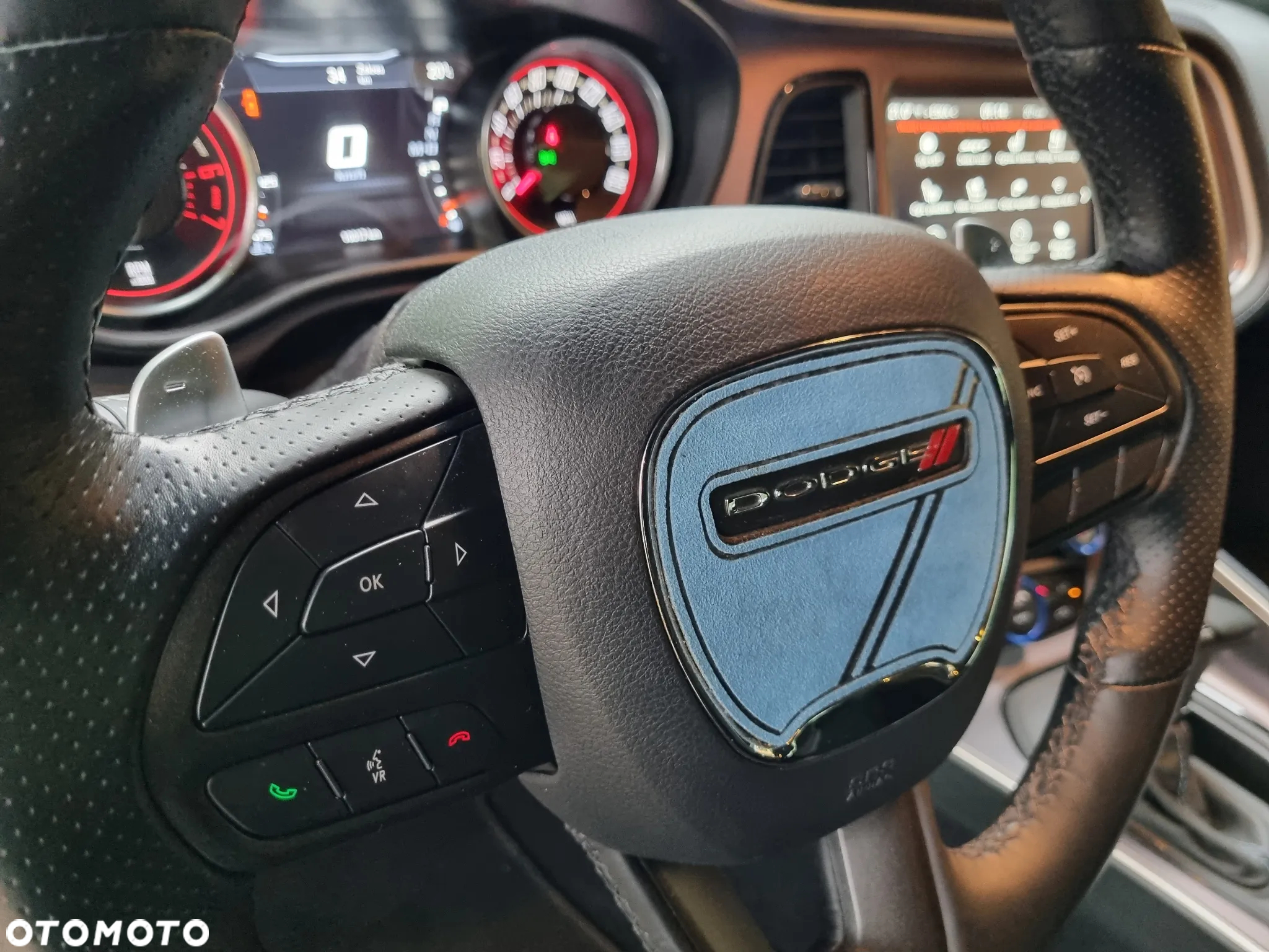 Dodge Challenger 6.4 Scat Pack - 14