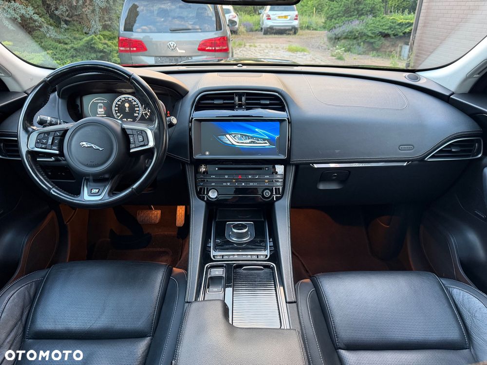 Jaguar F-Pace 20d AWD R-Sport - 12