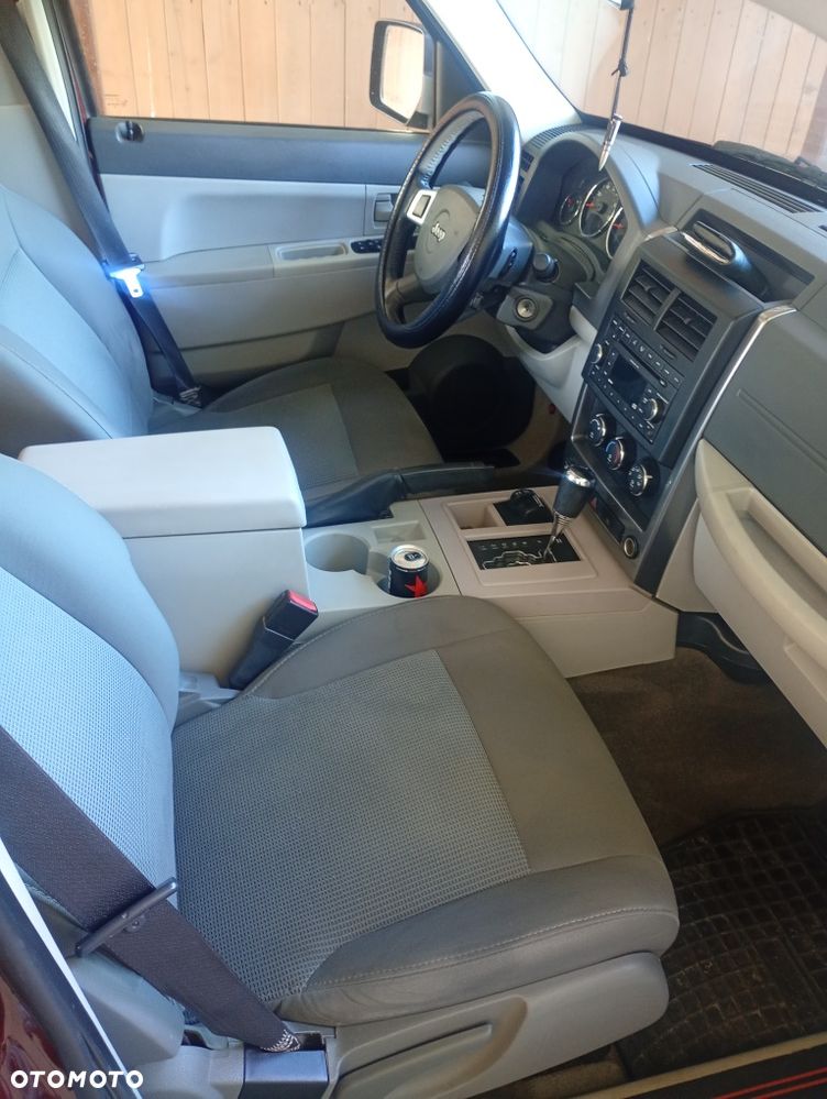 Jeep Liberty - 8