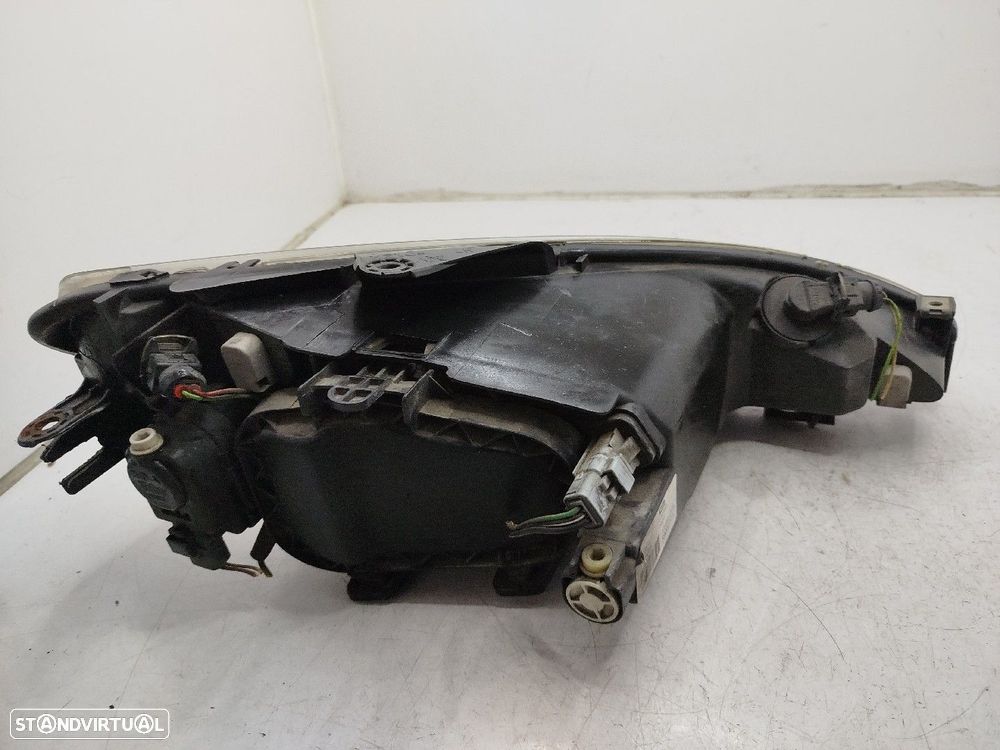 Farol/ Otica Dianteiro Esq Peugeot 206 (2A/C) - 4