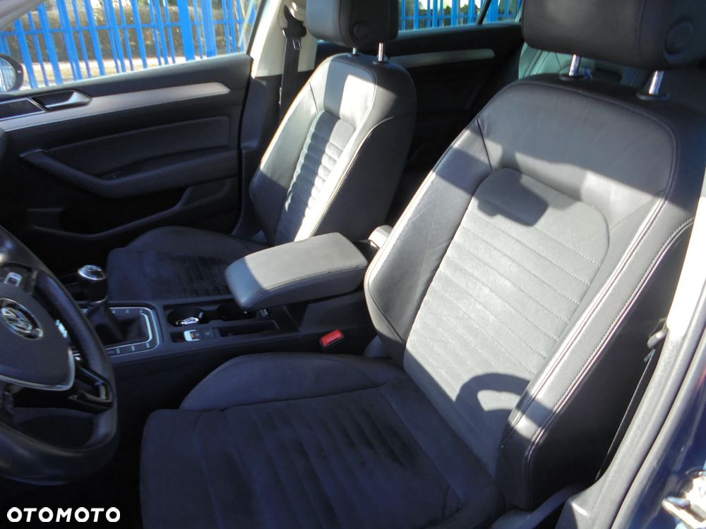 Volkswagen Passat Variant 2.0 TDI SCR BlueMotion Highline - 6