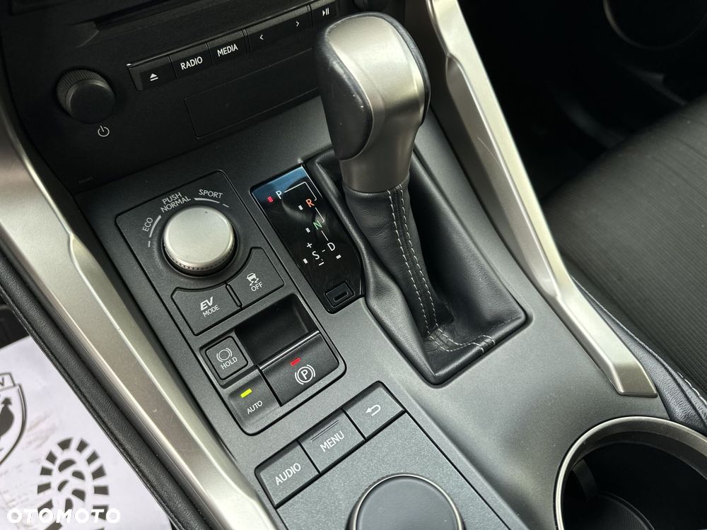 Lexus NX 300h Elite AWD - 19