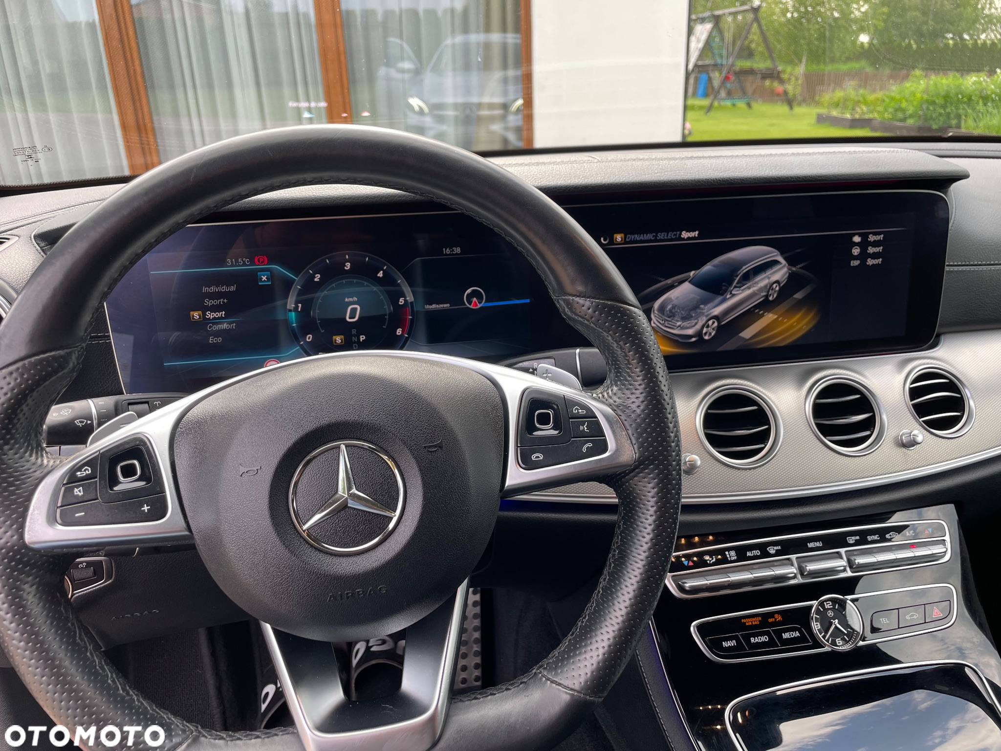 Mercedes-Benz Klasa E 220 d 4Matic T 9G-TRONIC AMG Line - 27