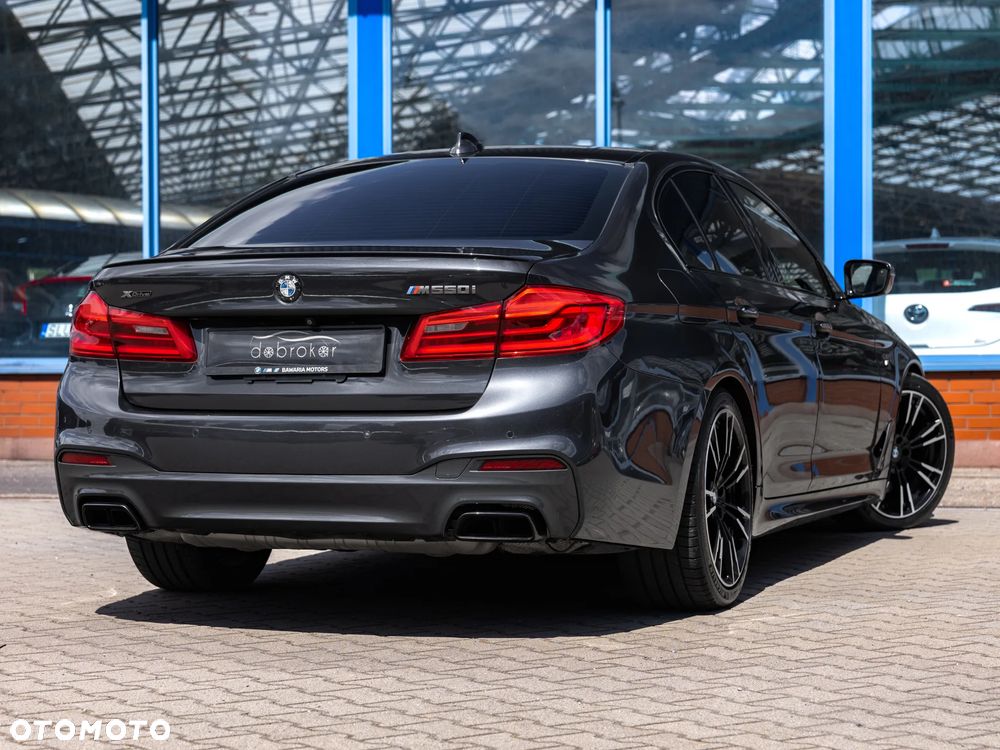 BMW Seria 5 M550i xDrive - 10