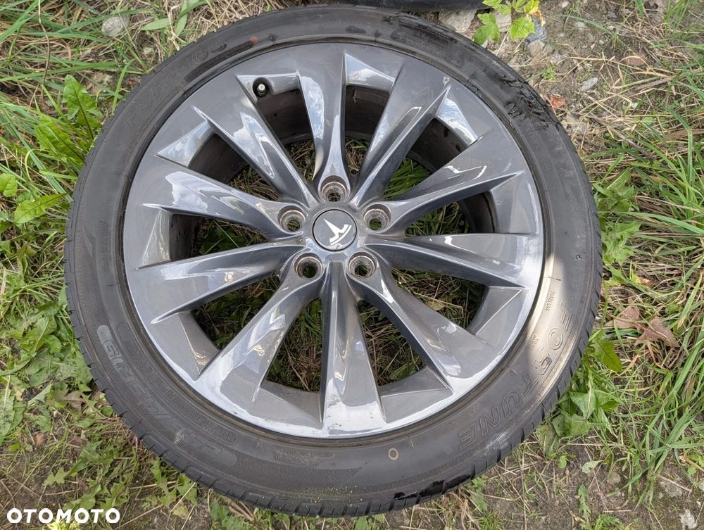 KOMPLET ALUFELG TESLA S 5X120 R19. - 3