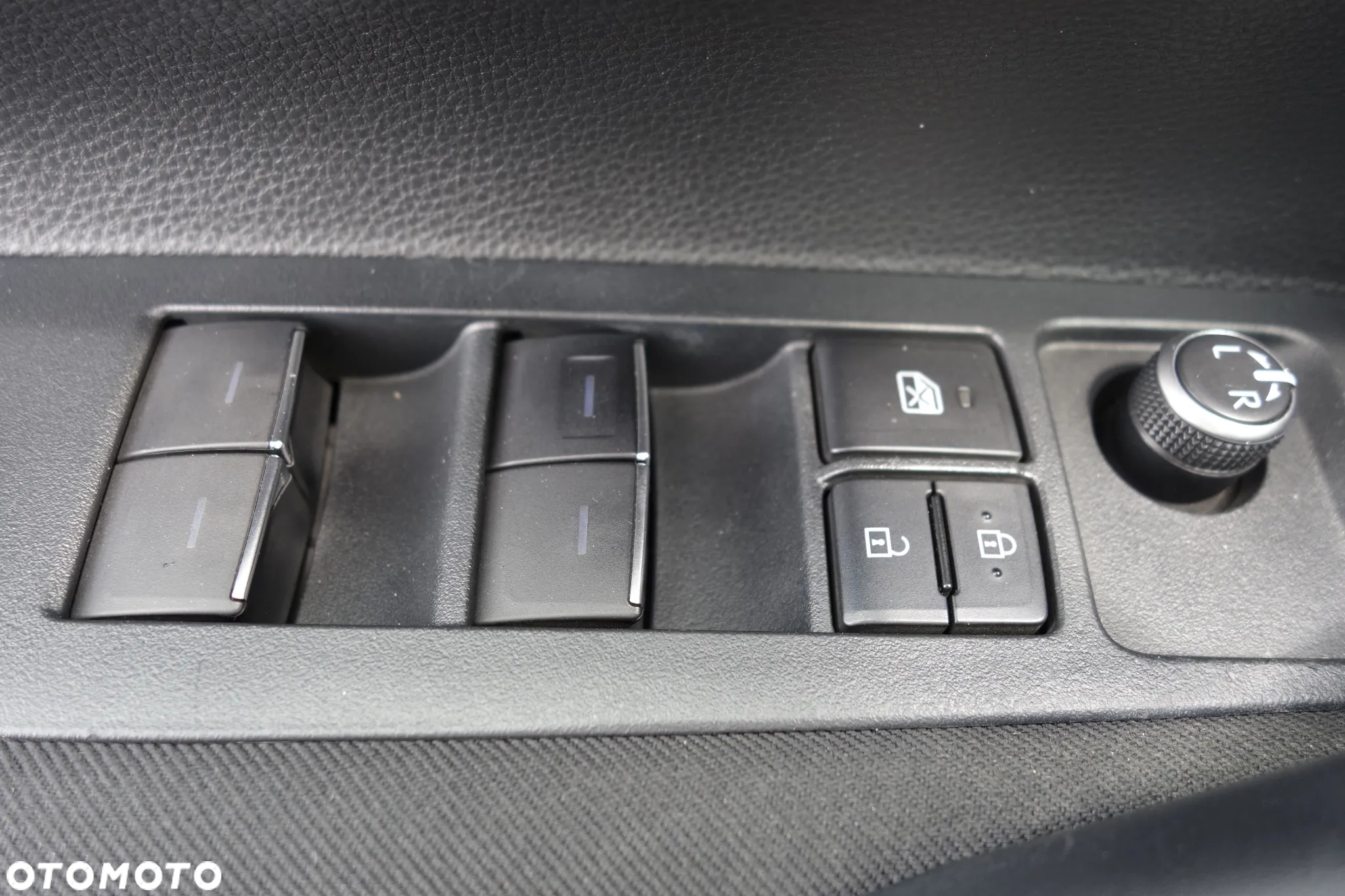 Toyota Corolla 2.0 Hybrid Comfort - 16