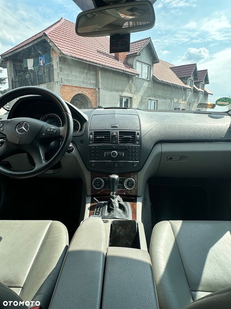Mercedes-Benz Klasa C 220 CDI DPF Automatik Avantgarde - 24