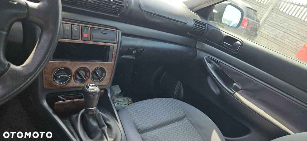 AUDI A4 B5 1.6 ADP 94- 99 - BLOTNIK PRZÓD PRAWY LZ5T - 21