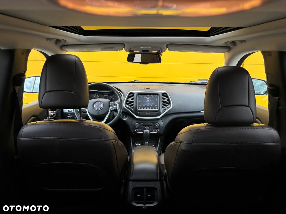 Jeep Cherokee - 23