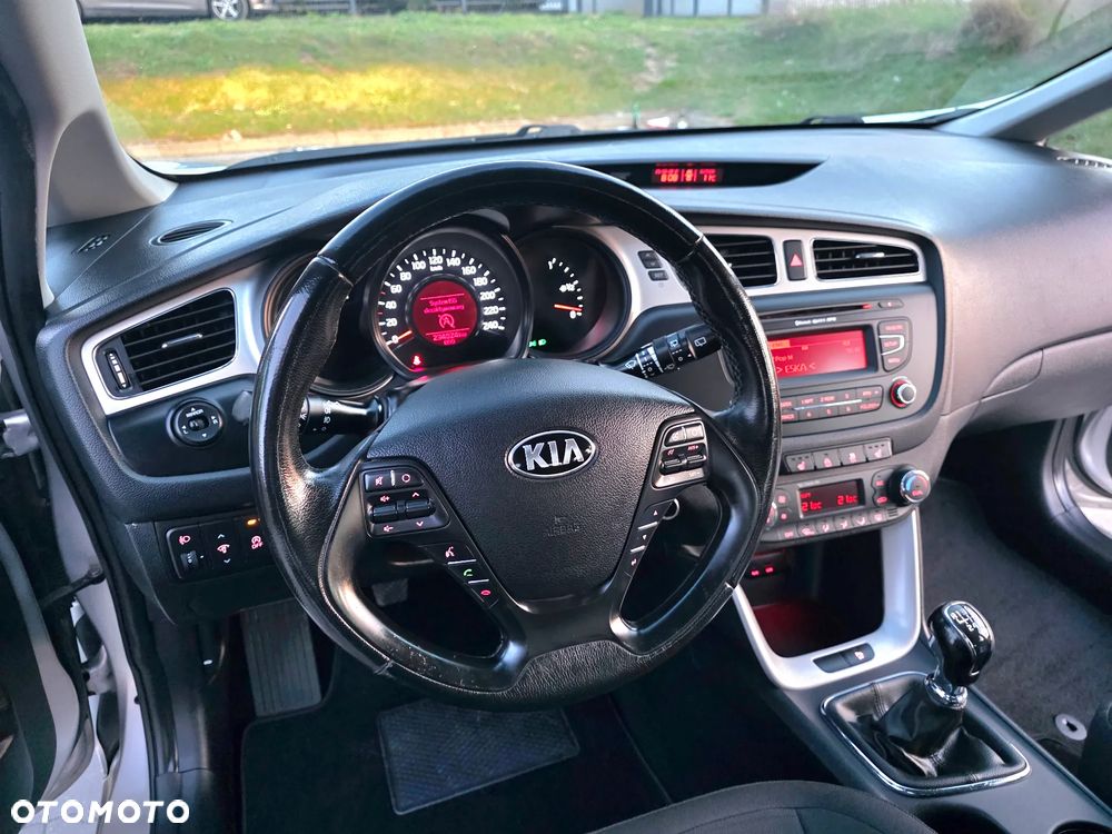 Kia Ceed - 14
