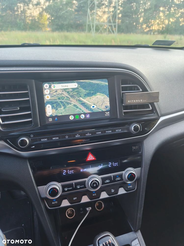 Hyundai Elantra 1.6 Comfort - 8