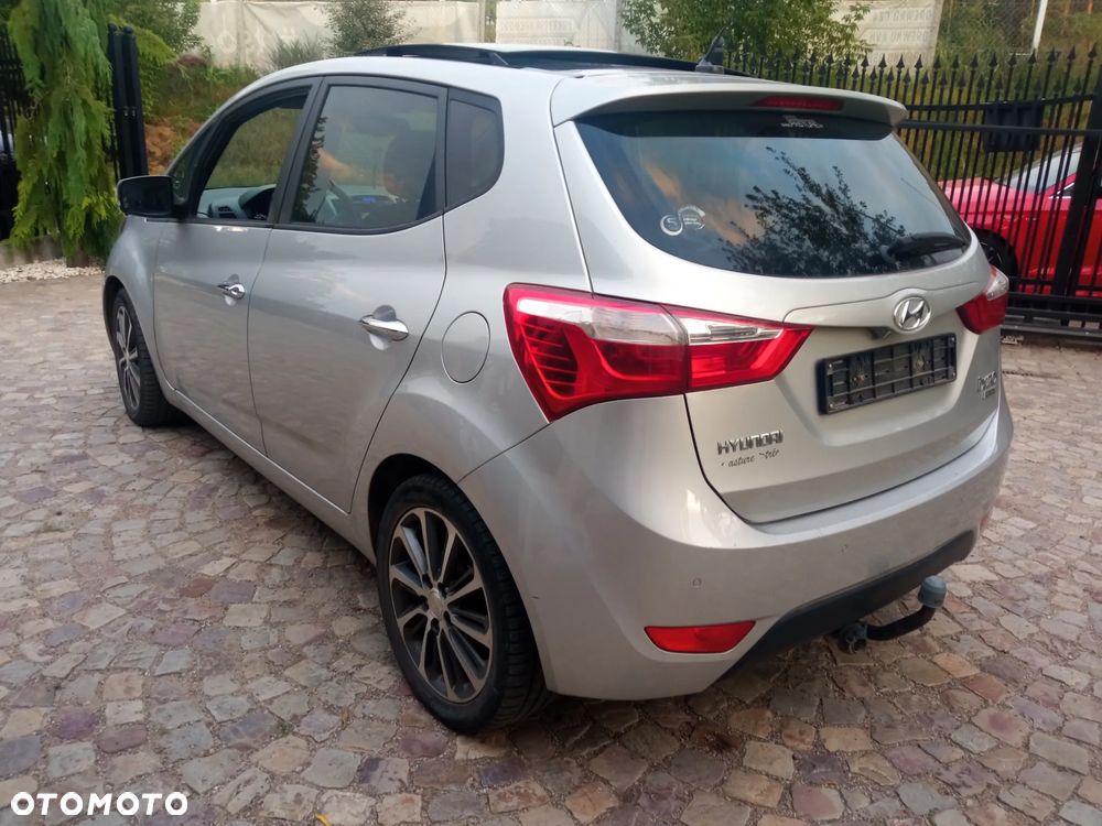 Hyundai ix20 1.6 CRDi Fifa World Cup Edition - 4