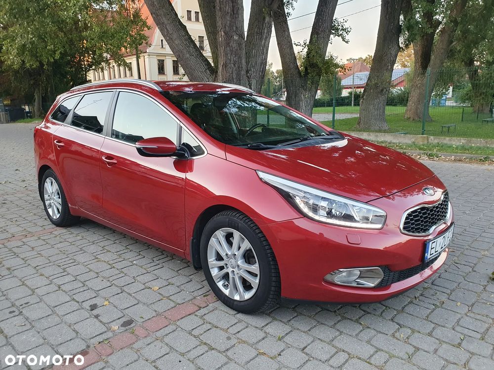 Kia Ceed 1.6 GDI SW Dream Team Edition - 4