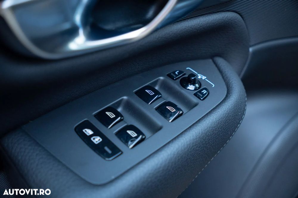 Volvo XC 90 T8 AWD Recharge Geartronic Inscription Edition - 31