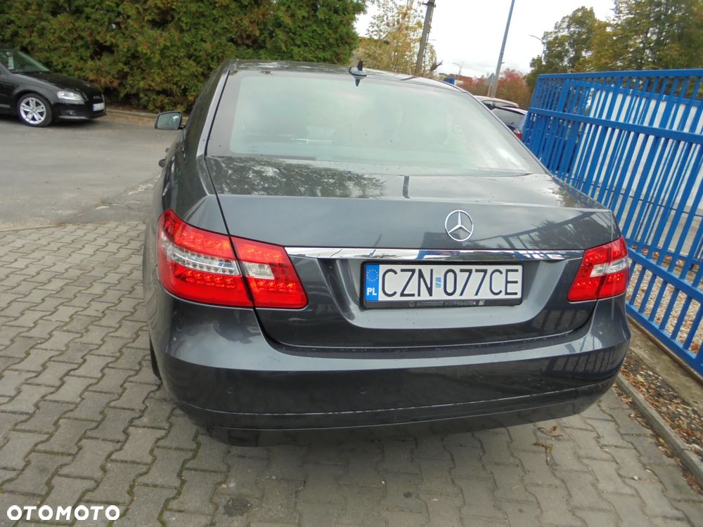 Mercedes-Benz Klasa E 220 CDI DPF BlueEFFICIENCY 7G-TRONIC Elegance - 30