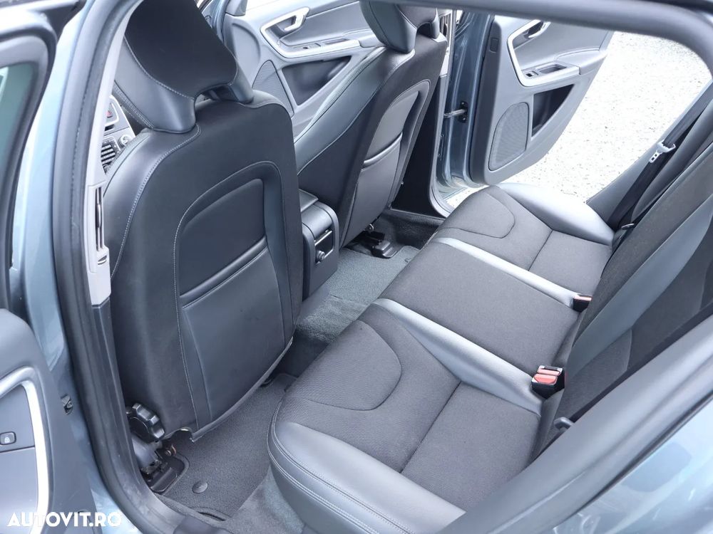 Volvo V60 D2 Geartronic Momentum - 18