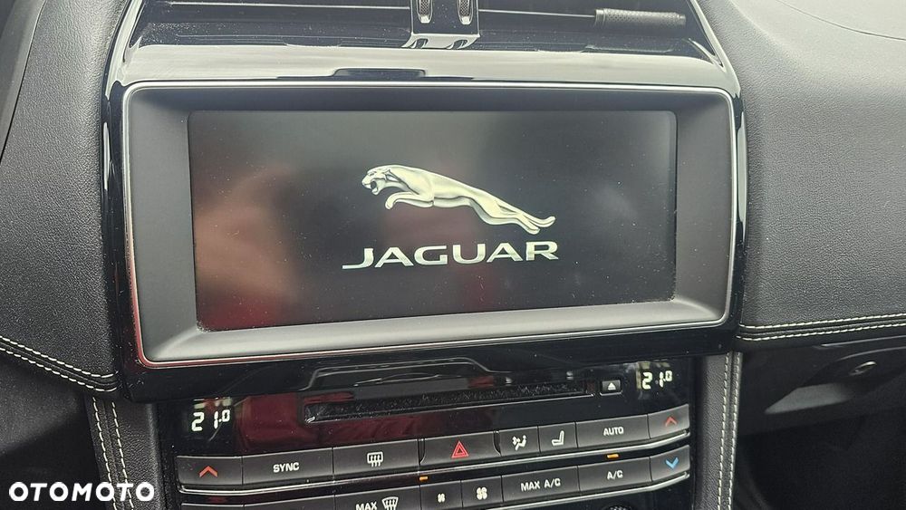 Jaguar F-Pace - 38