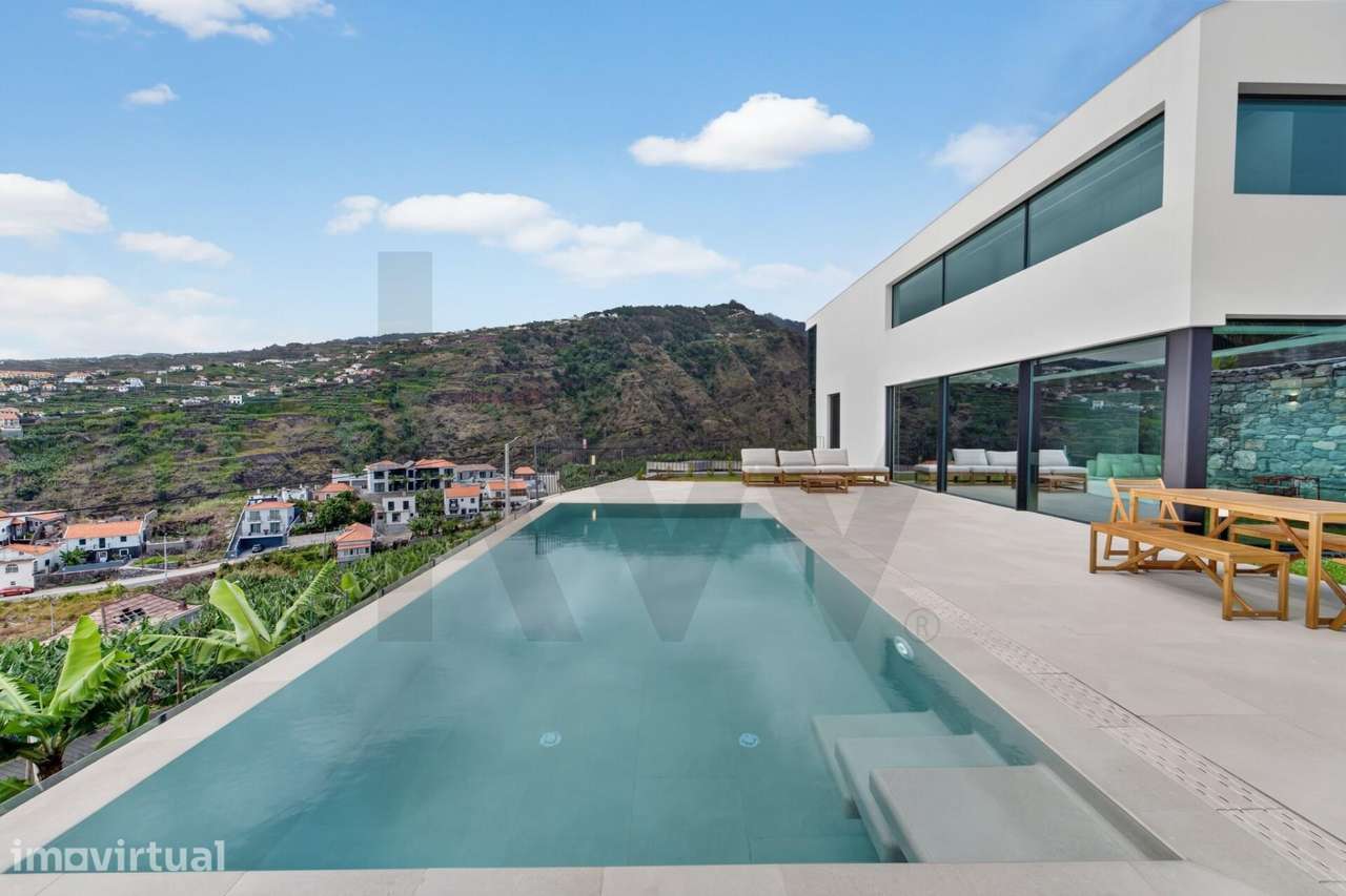 Moradia T3 Contemporânea com Piscina e Vista Mar | Ribeira Brava - Grande imagem: 2/44