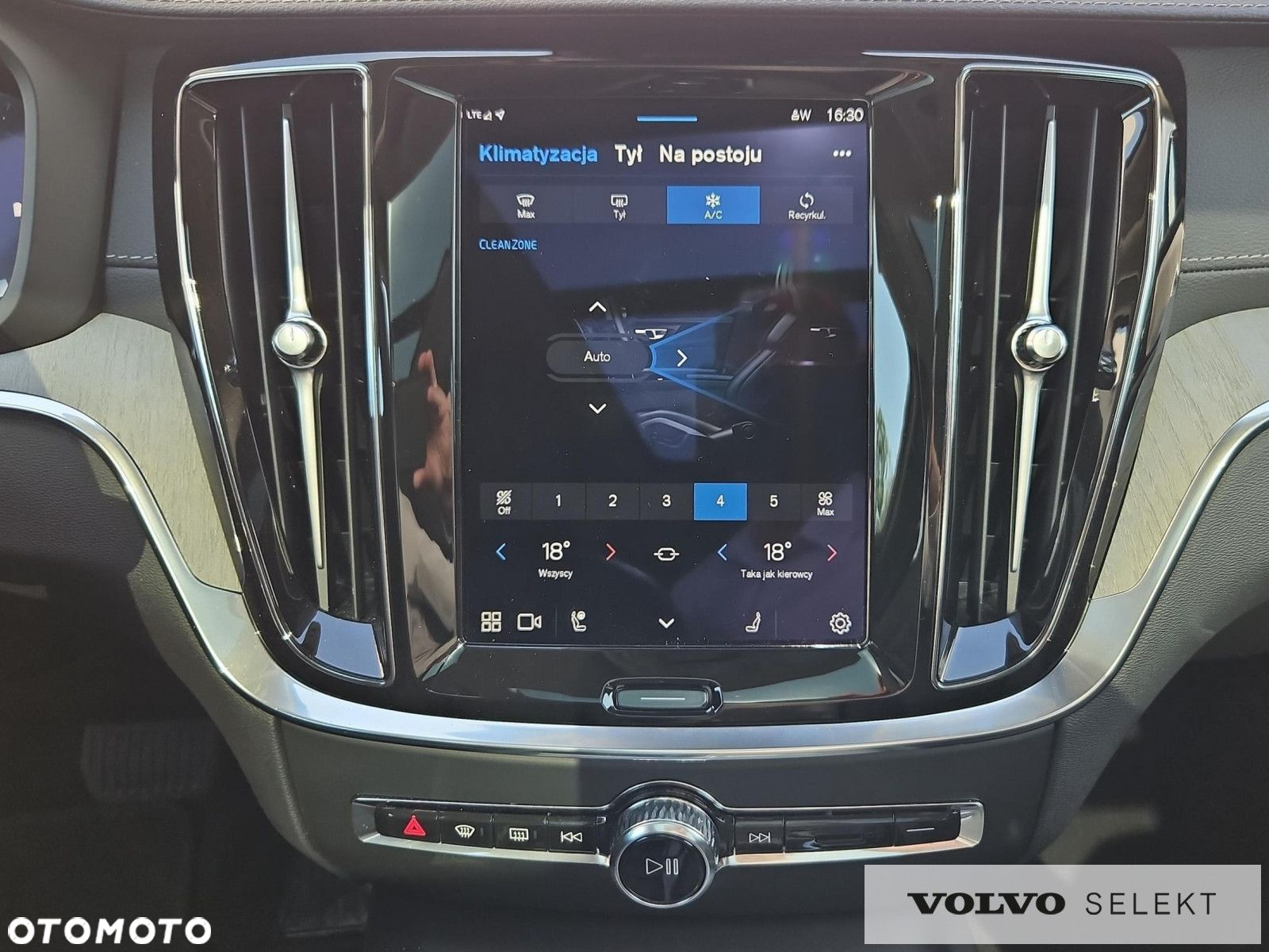 Volvo V60 Cross Country B5 B AWD Ultimate - 14