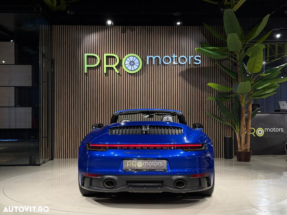Porsche 911 Carrera 4 GTS PDK - 9