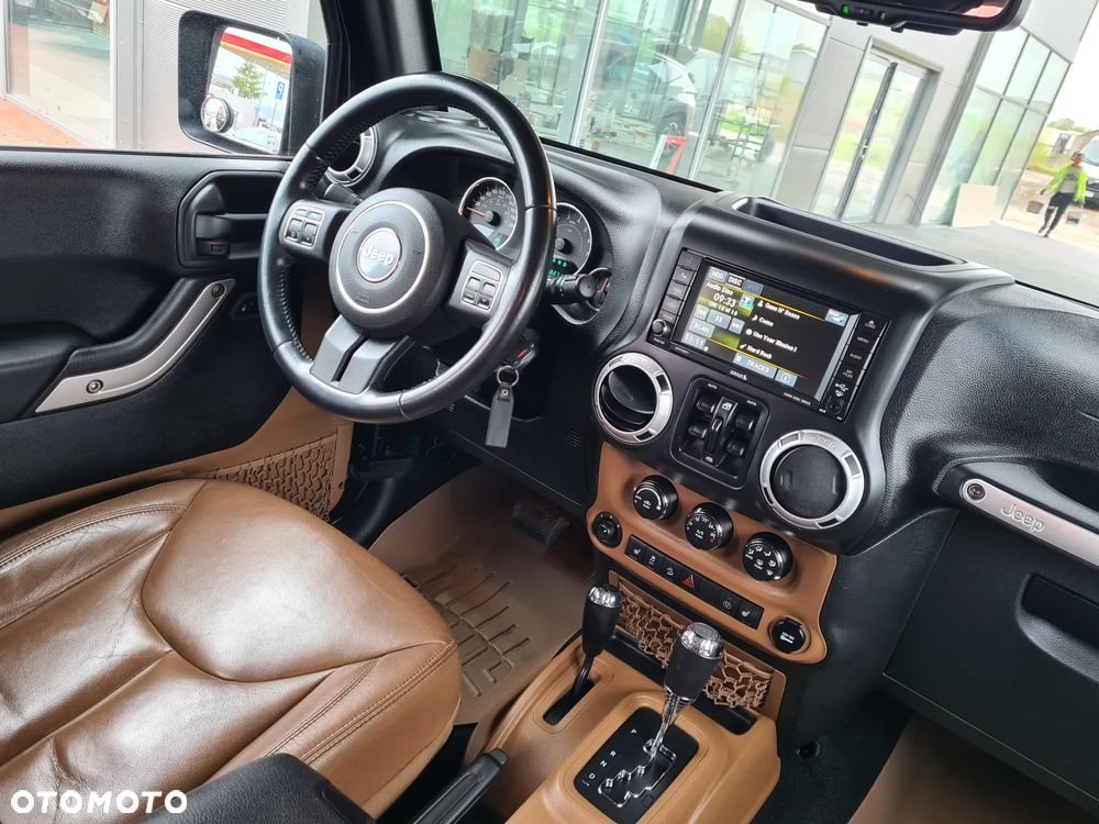 Jeep Wrangler 3.6 Unlim Sahara - 19