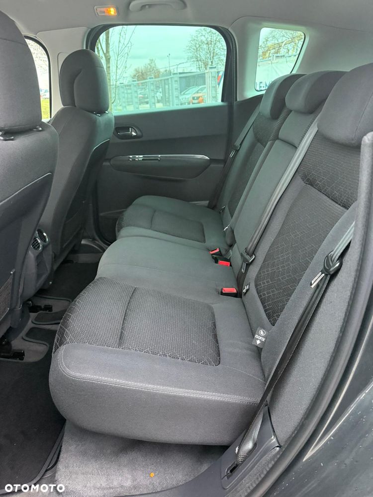 Peugeot 3008 Hybrid4 - 11