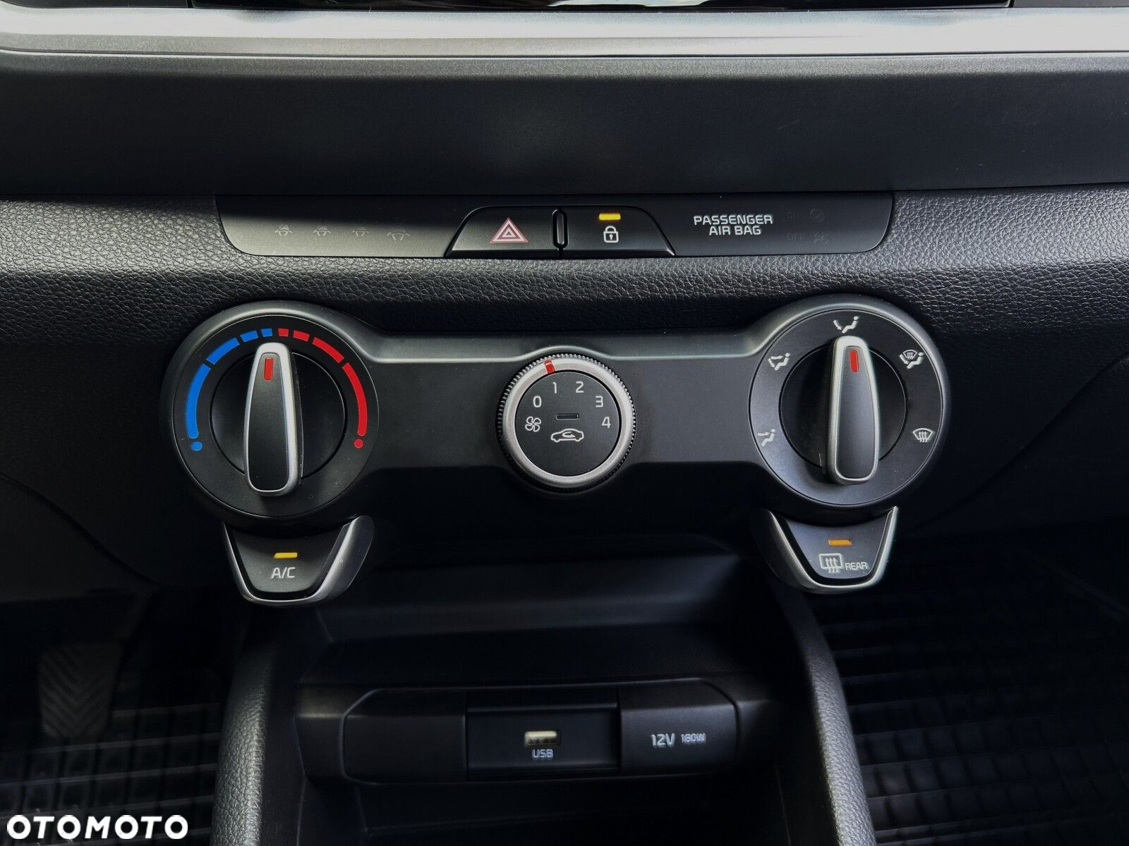 Kia Stonic - 24