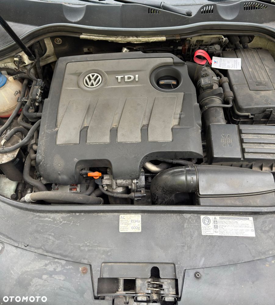 Volkswagen Passat 1.6 TDI DPF BlueMot Comfortline - 18