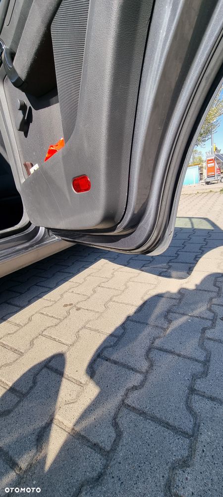 Volkswagen Touran 1.9 TDI Basis - 15