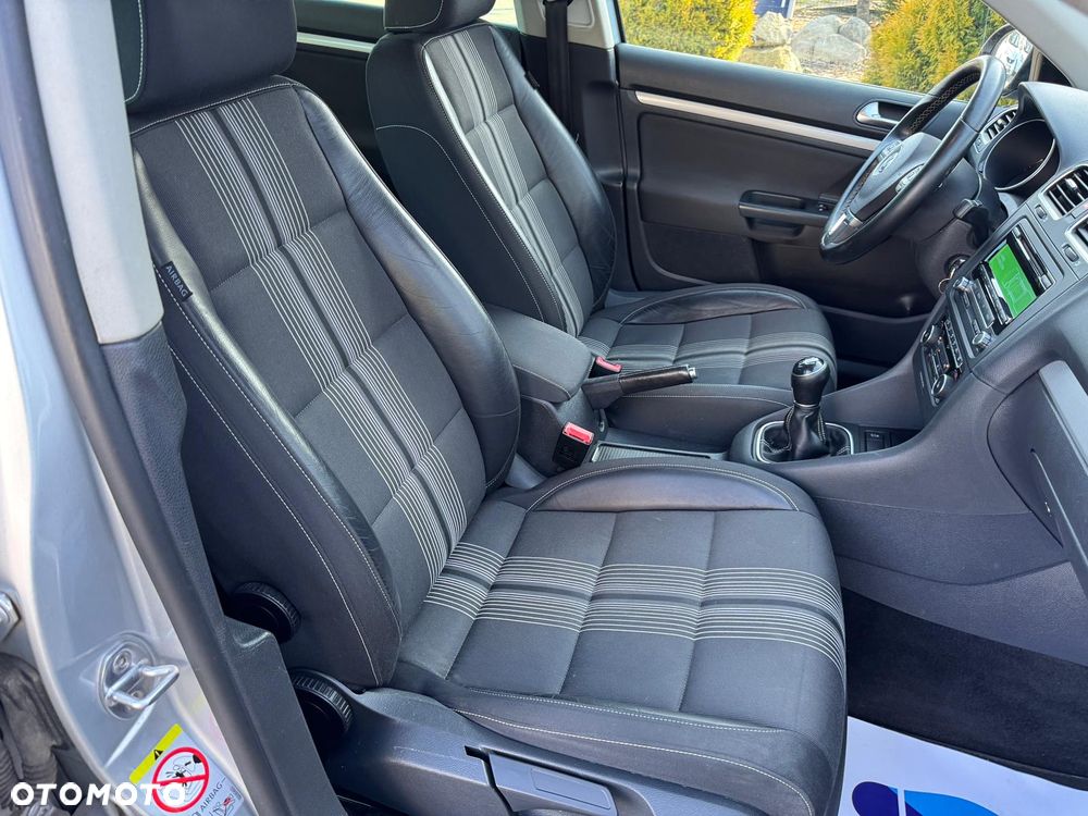 Volkswagen Golf 1.6 TDI DPF BlueMotion Technology MATCH - 30