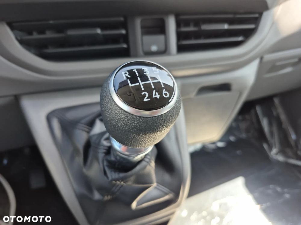 Volkswagen Transporter - 11