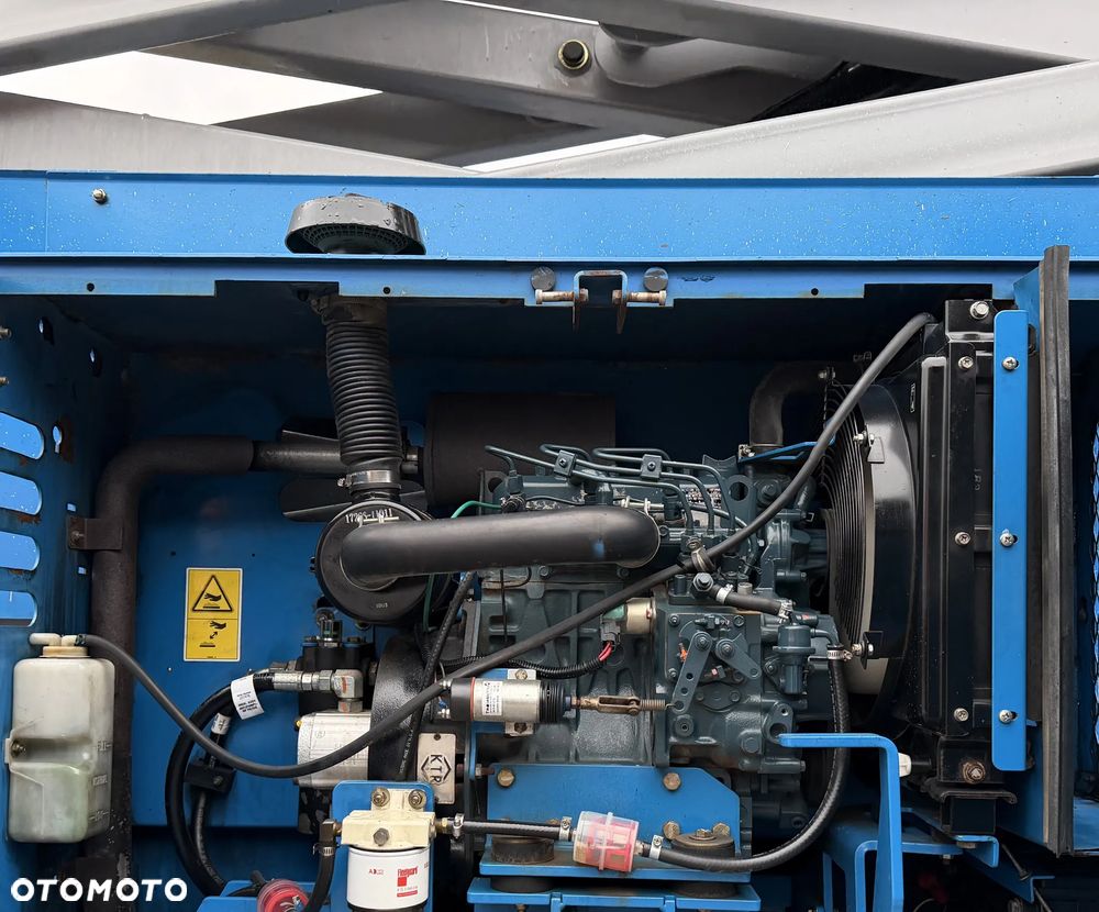 Genie Zwyżka Terenowa GS-4069RT Podnośnik Nożycowy Dźwig 14,5 metra jak Nowa z salonu! 960 mtg. 2013 rok, Pochodzi z Norweskiego urzędu Komuny. Zadbana! 4x4 Silnik Kubota. Zero Luzów i wycieków. Aktualne Serwisy DEKRA BMWT. Wysuwany Balkon. Sterowana z dołu i góry. Okazja Tanio !! Dokumentacja! Bez DPF, adBLUE - 11