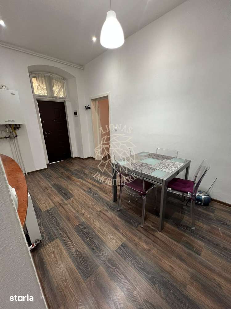Apartament Renovat Complet 2 camere-et 1-parcare-curte comuna-Central — fotografia 3