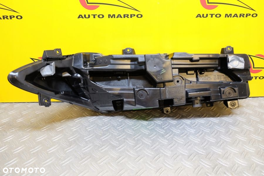 CHEVROLET CORVETTE C8 2019- LAMPA TYŁ PRAWA LED USA - 8