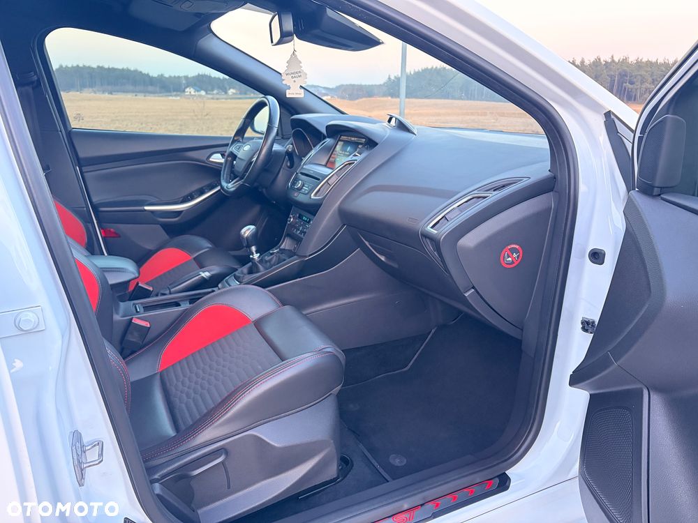 Ford Focus SW 2.0 EcoBoost ST - 19