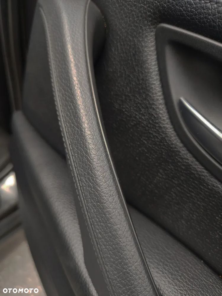 BMW Seria 5 528i Sport-Aut - 26