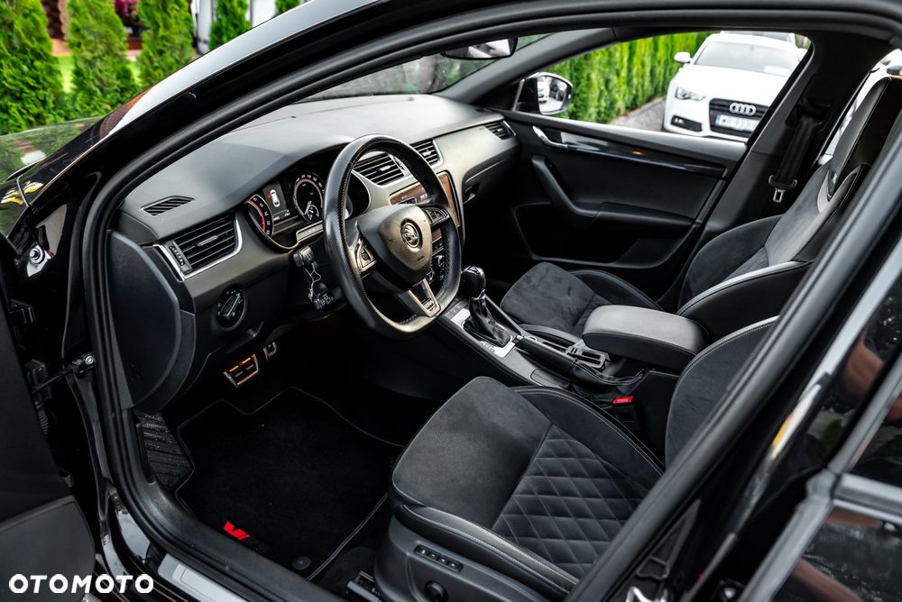 Skoda Octavia 2.0 TDI DSG RS - 18