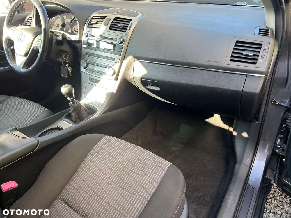 Toyota Avensis 1.8 Sol - 13