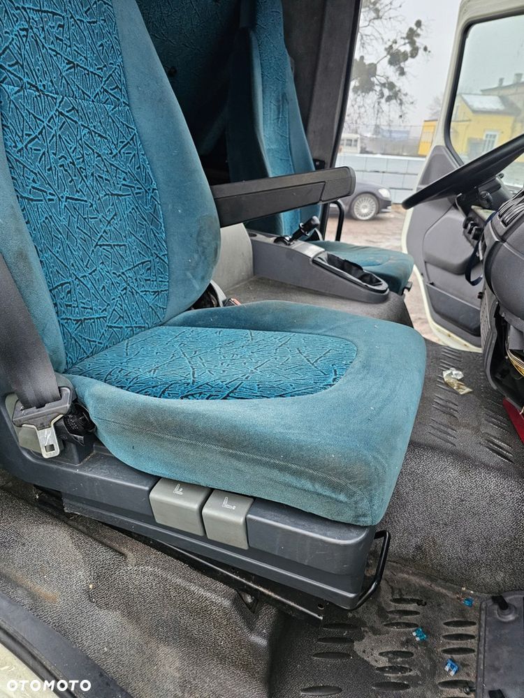 FOTEL PRAWY SIEDZISKO PASAŻERA LF 45 55 01-06 rok - 4