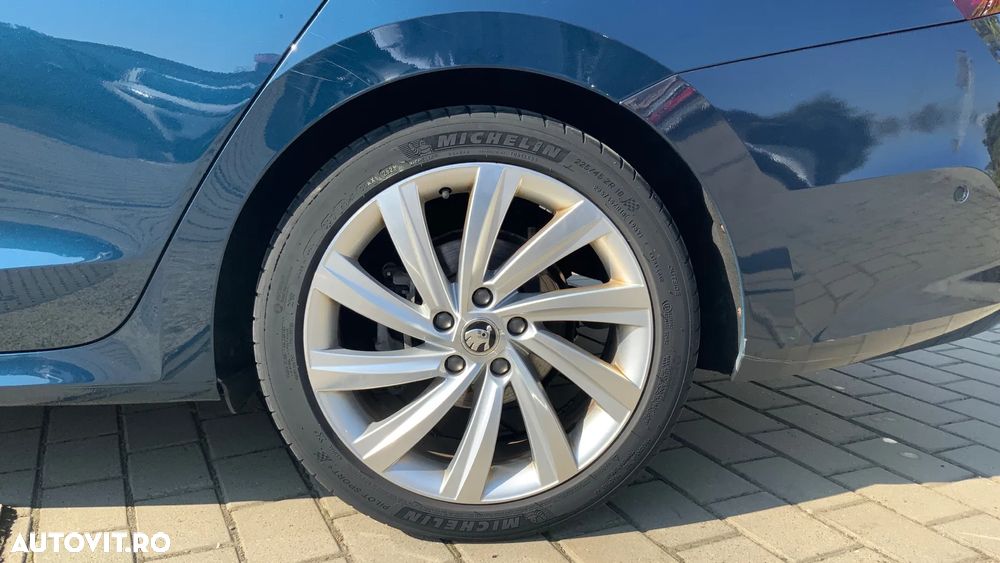 Skoda Octavia 2.0 TDI DSG 4X4 Style - 38