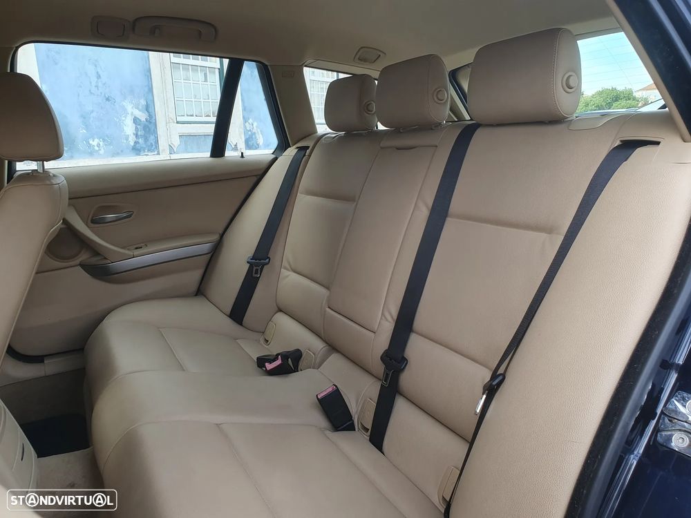 BMW 320 d Exclusive - 29