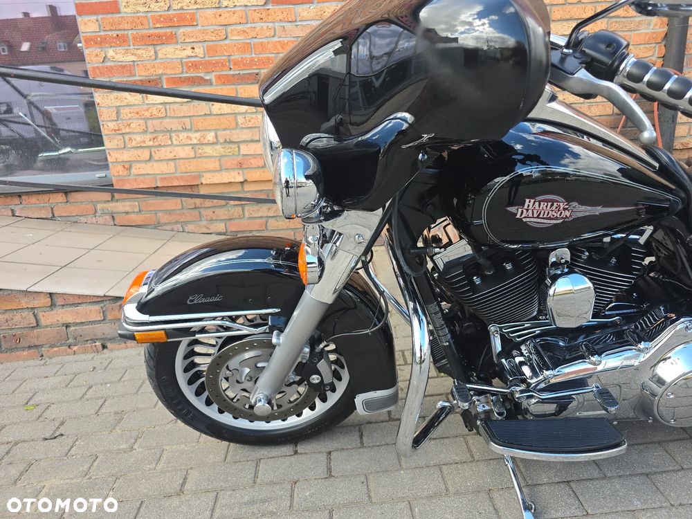 Harley-Davidson FLHT Electra Glide Standard - 22