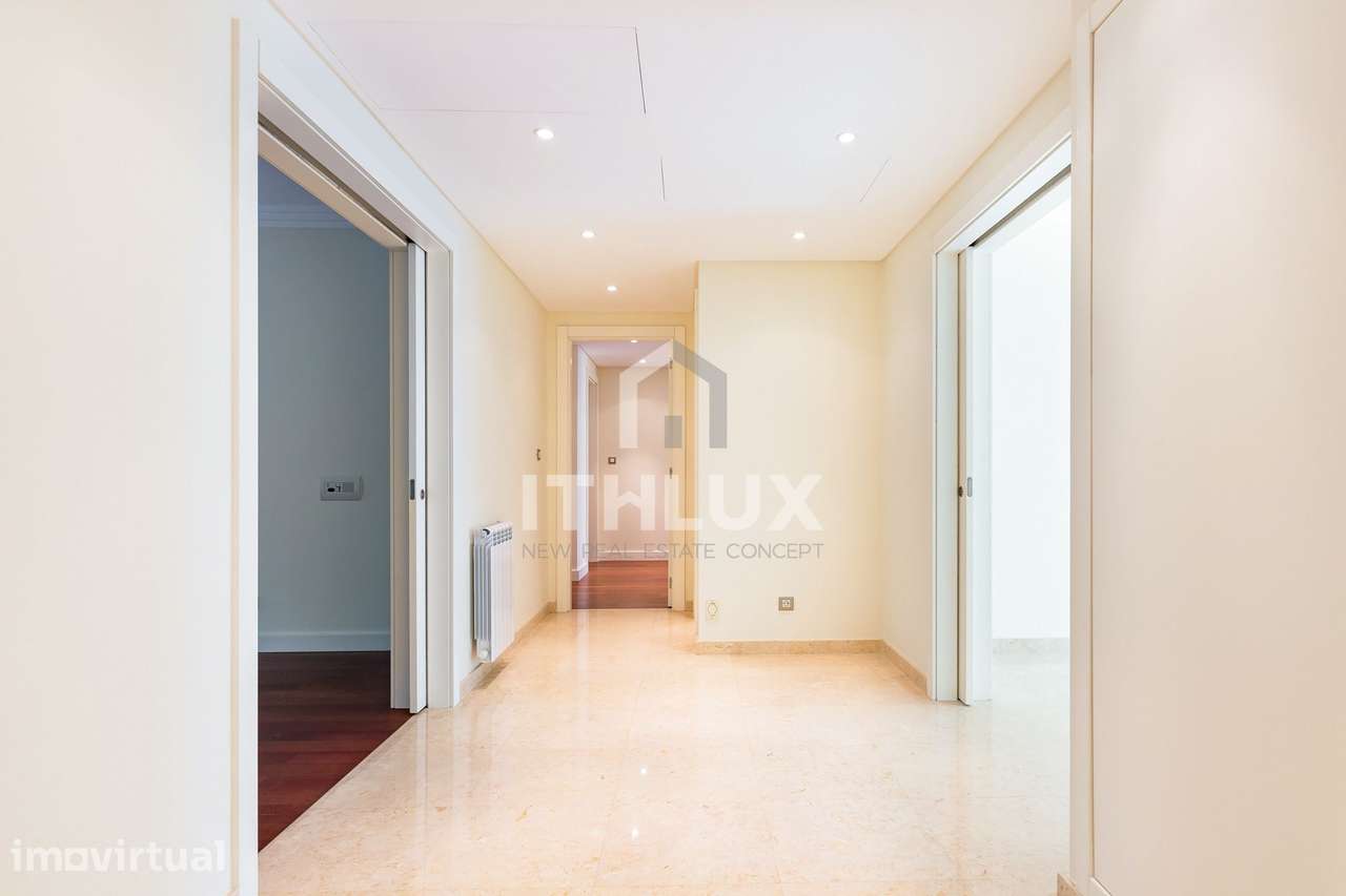 Apartamento T4 nas Avenidas Novas, com 4 lugares de garagem - Grande imagem: 5/31