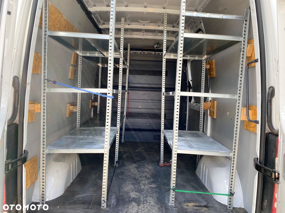 Mercedes-Benz Sprinter - 5