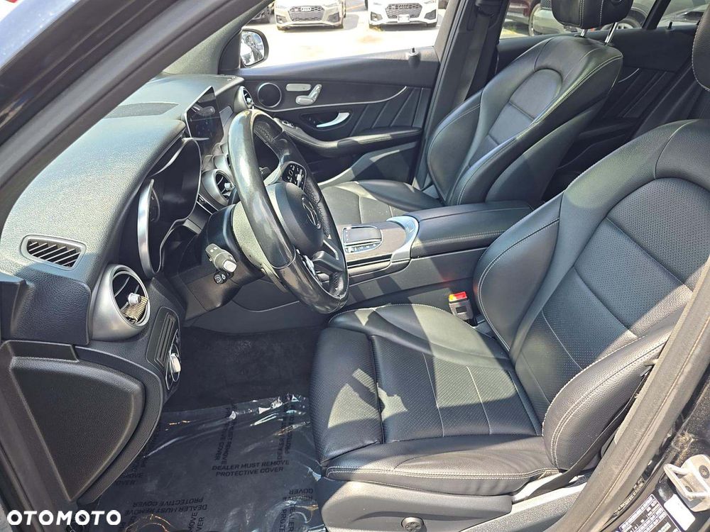 Mercedes-Benz GLC 300 4Matic 9G-TRONIC AMG Line - 5