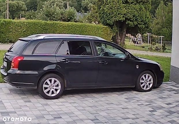 Toyota Avensis 2004 photo 5