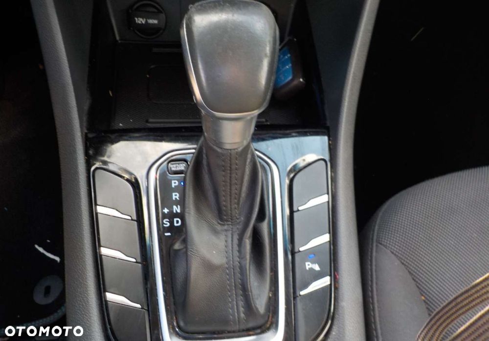 Hyundai IONIQ - 33