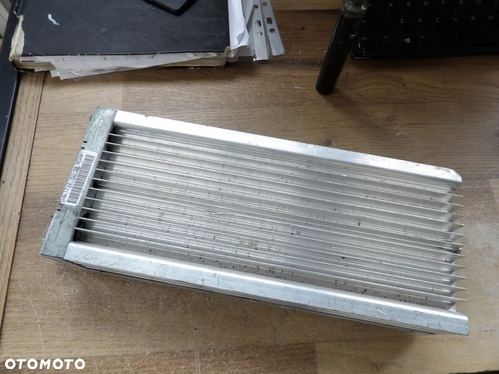 BMW - E90 - WZMACNIACZ AUDIO - DEMONTAŻ - EUROPA - 9218086 - 1